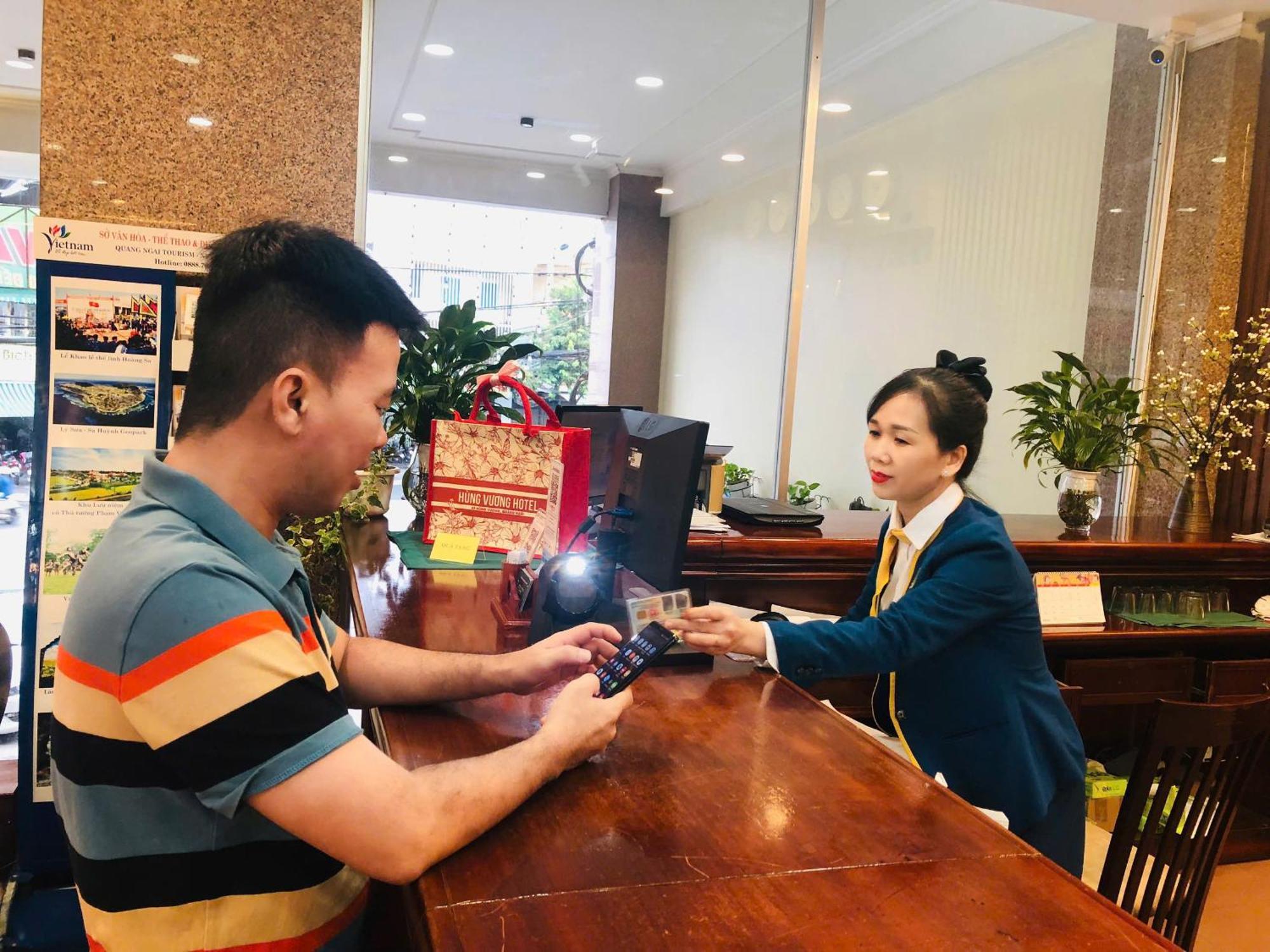 Hotel Khach San Hung Vuong Quang Ngai Esterno foto