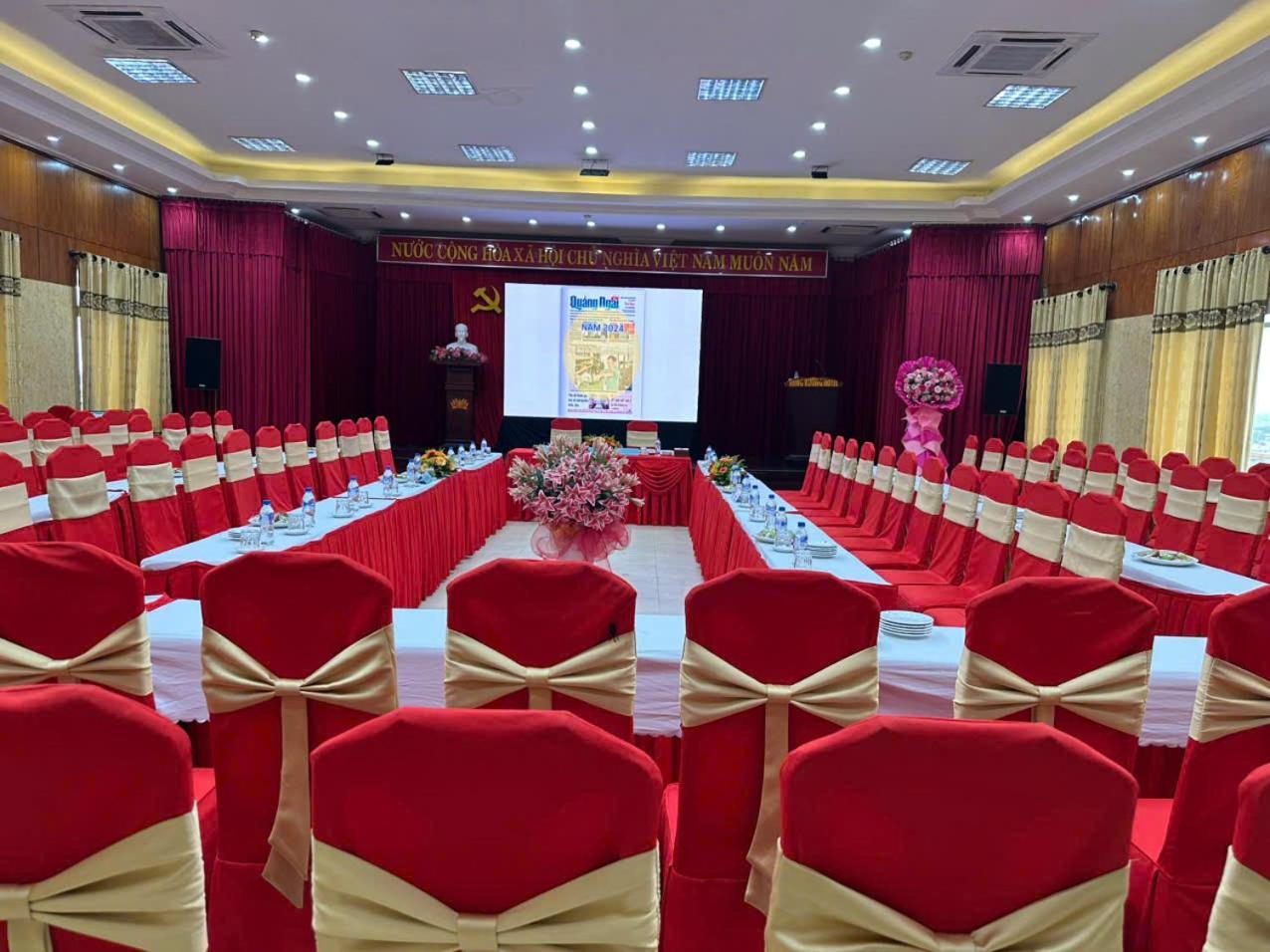 Hotel Khach San Hung Vuong Quang Ngai Esterno foto