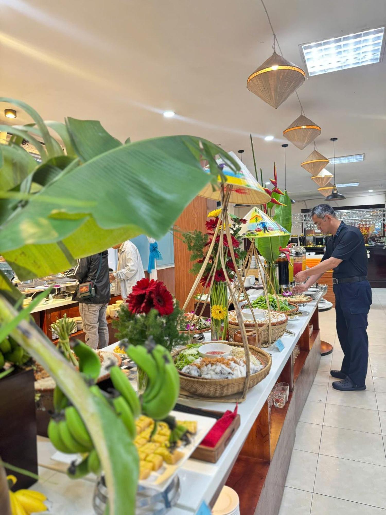 Hotel Khach San Hung Vuong Quang Ngai Esterno foto
